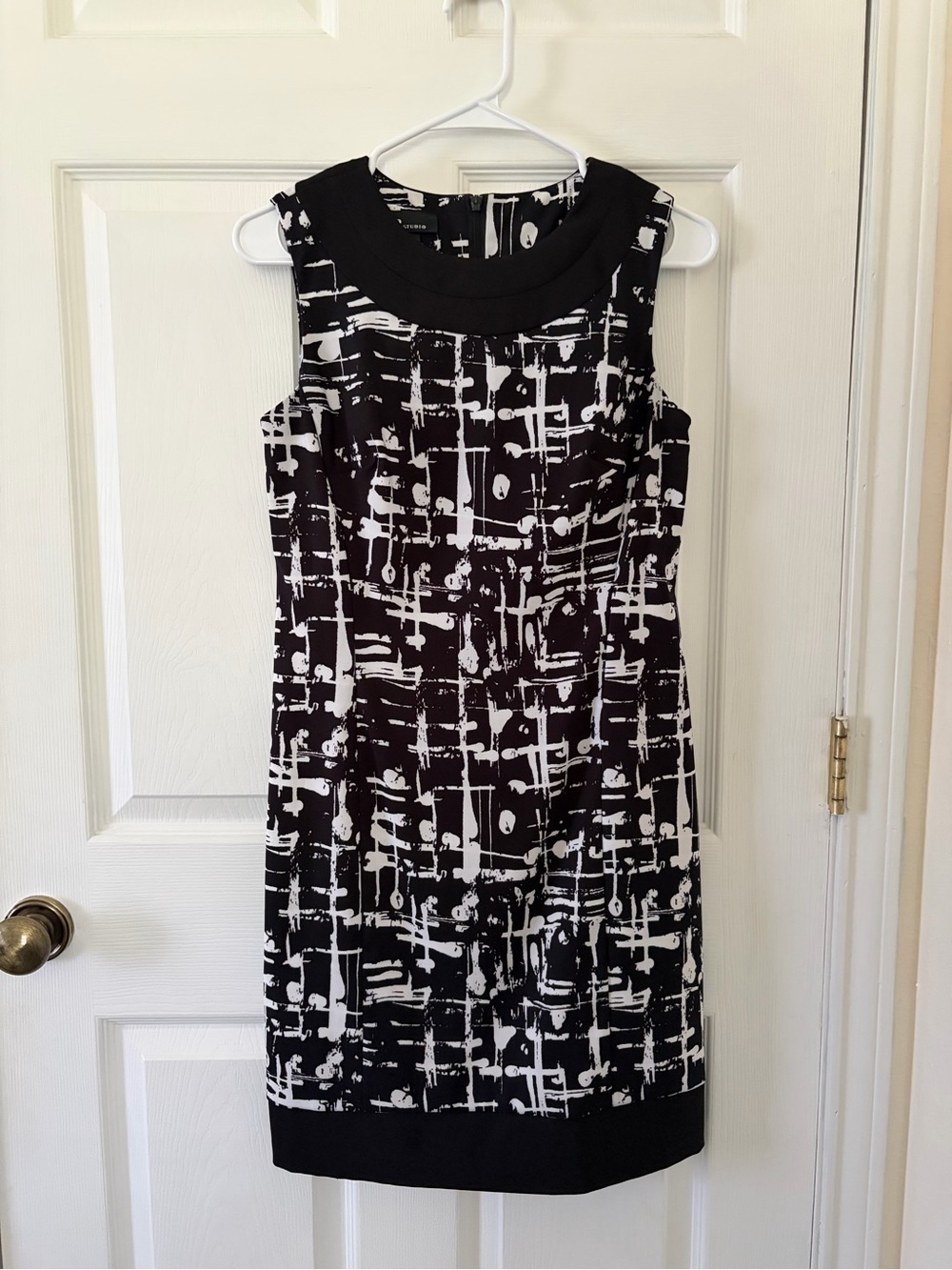 AB Studio Black and White Abstract Print Sleeveless Dress